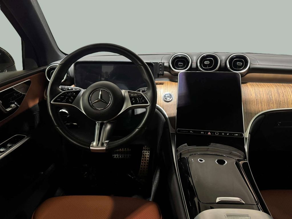 Used 2024 Mercedes-Benz GLC 300 4MATIC image 18