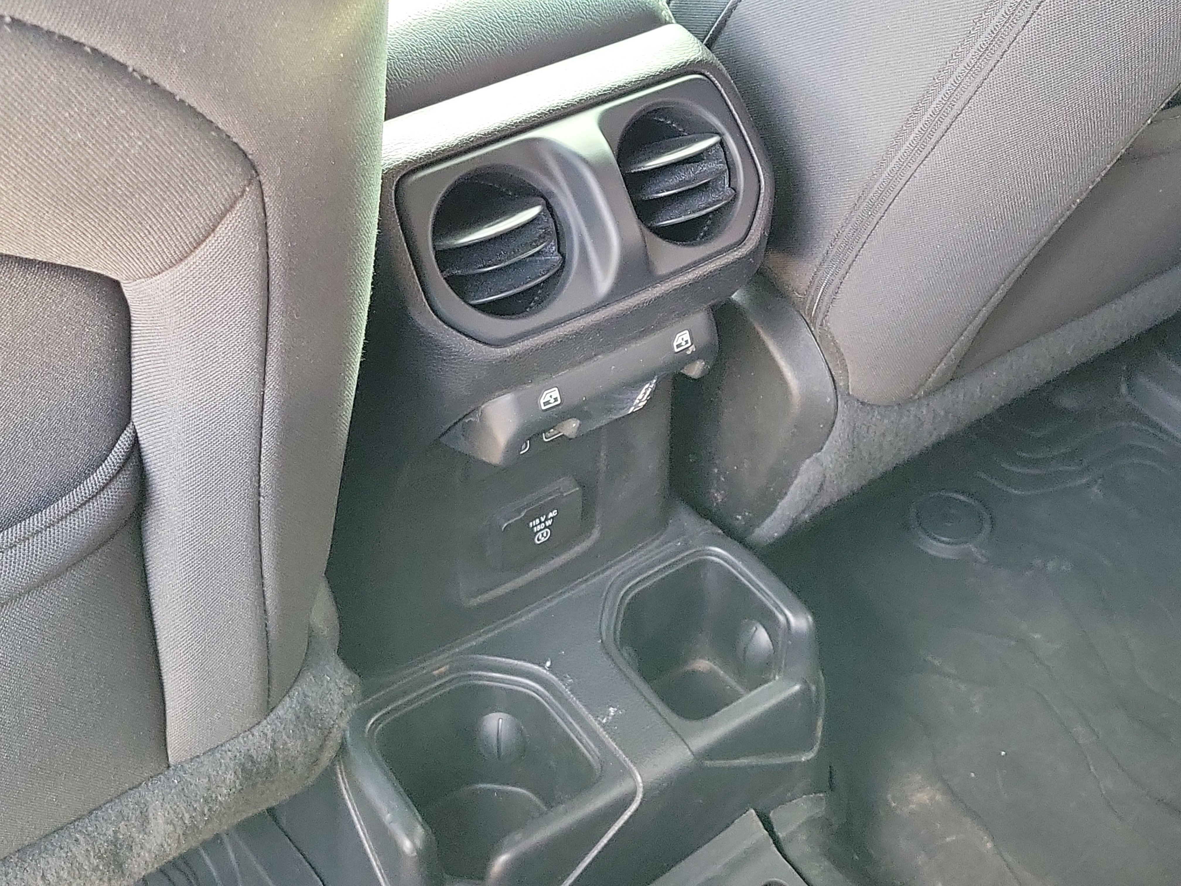Used 2019 Jeep Wrangler Unlimited Sahara AWD/4WD image 15