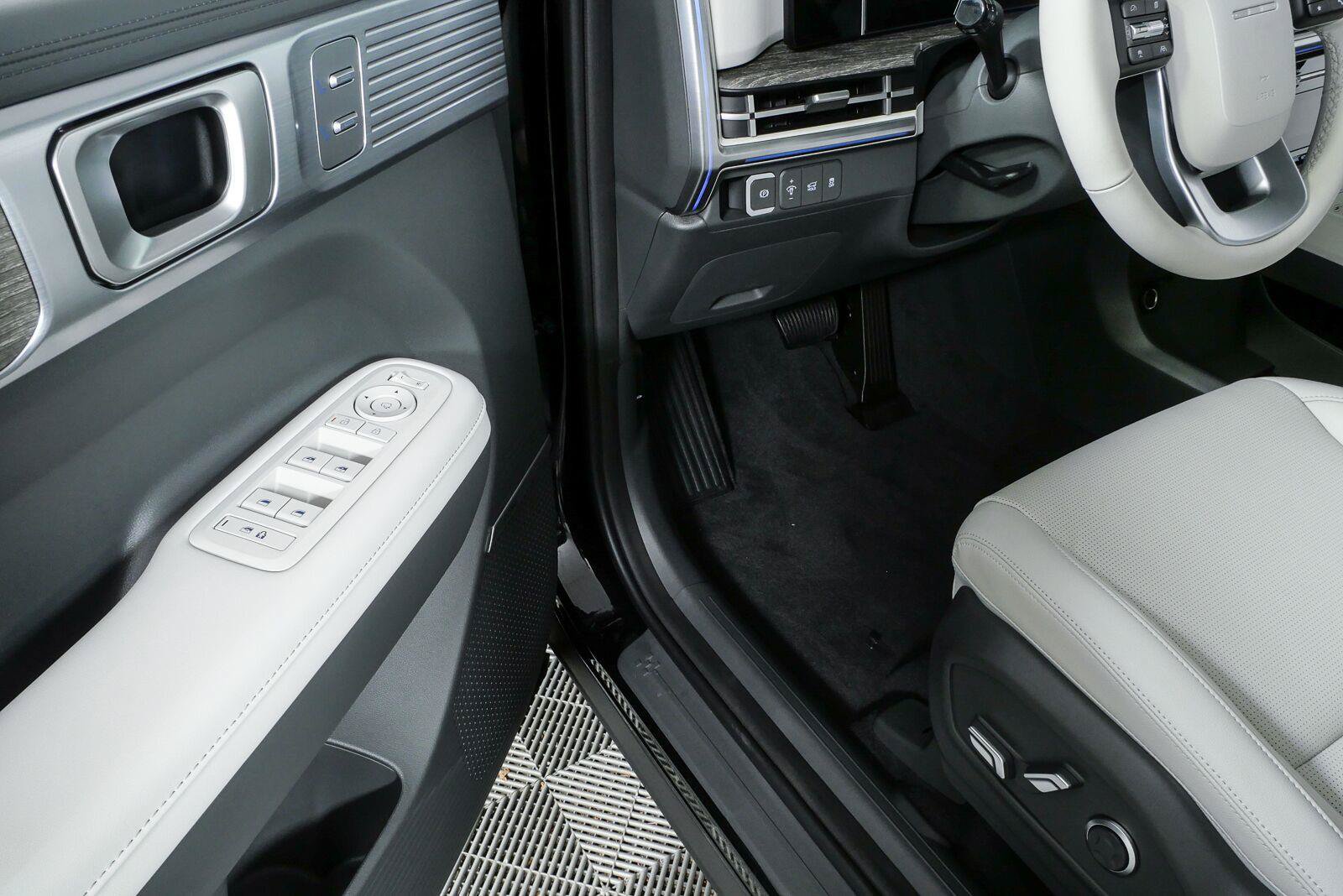 New 2026 Hyundai Santa Fe Limited FWD image 8