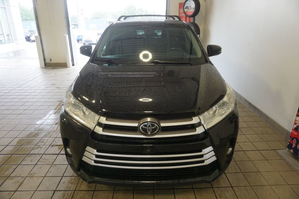 Used 2018 Toyota Highlander Plus AWD/4WD image 12