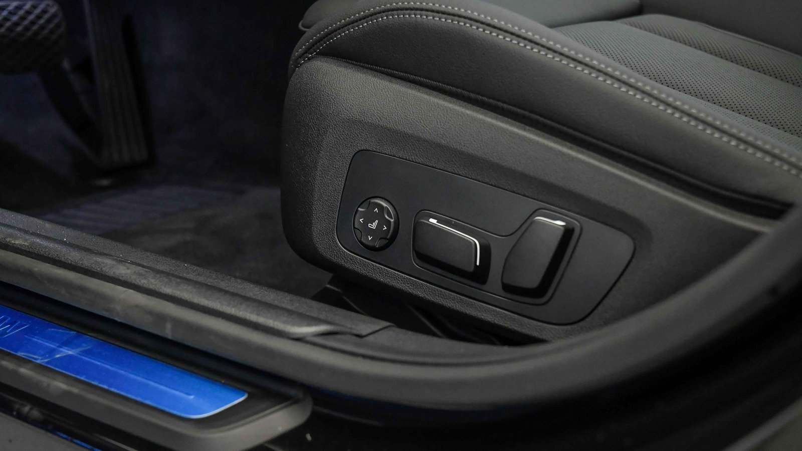 New 2026 BMW 330i Sedan w/ Premium Package image 21