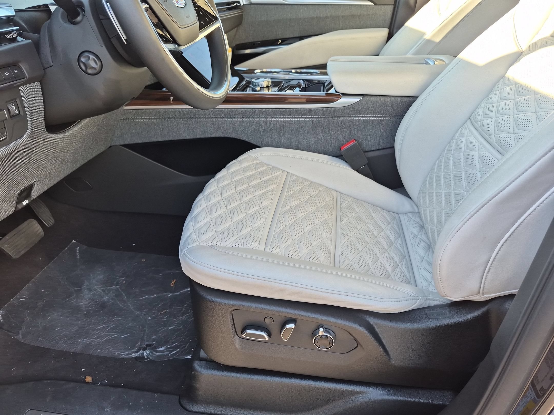 New 2026 Cadillac Escalade Platinum Sport w/ LPO, ONYX Package AWD/4WD image 15