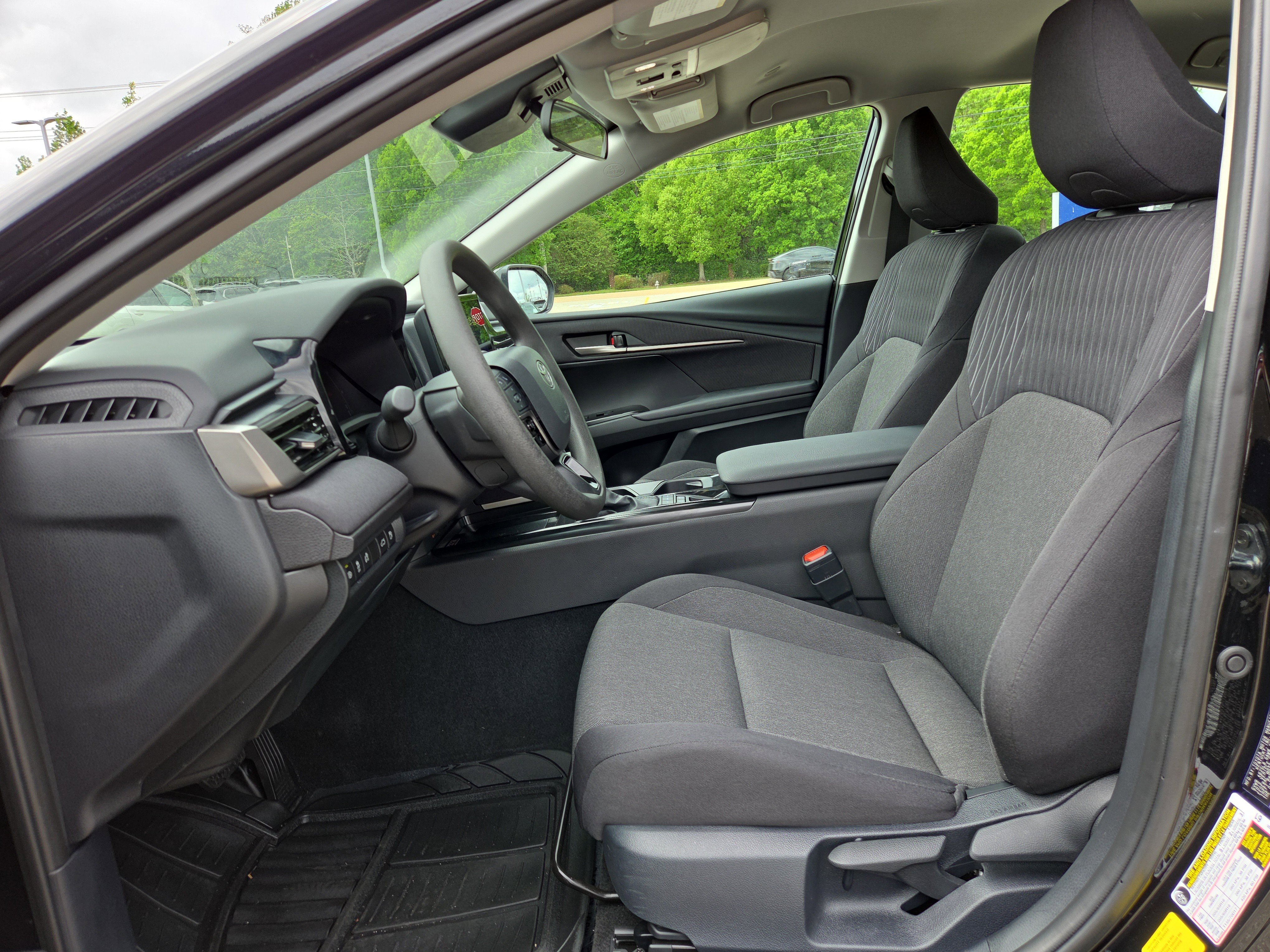 Used 2025 Toyota Camry LE FWD image 10