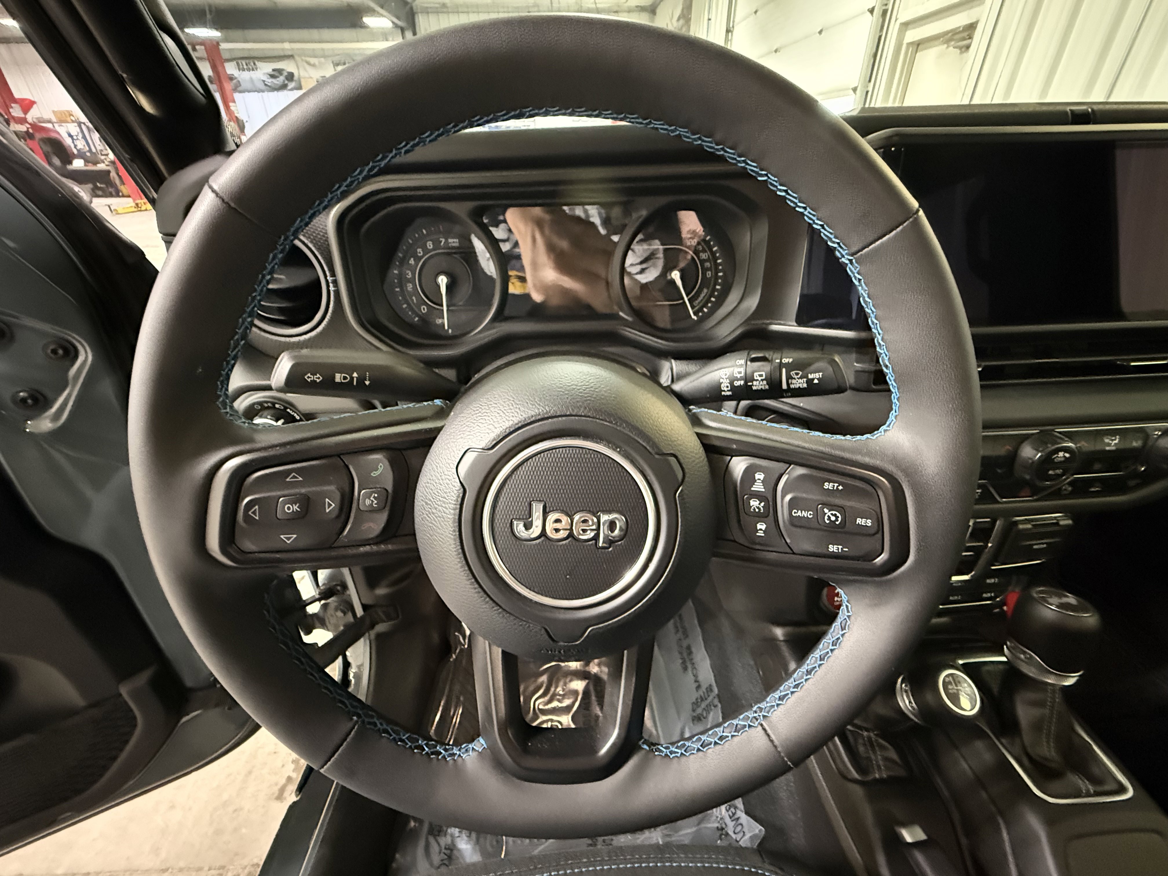 Used 2024 Jeep Wrangler Unlimited Rubicon 4xe w/ Technology Group image 26