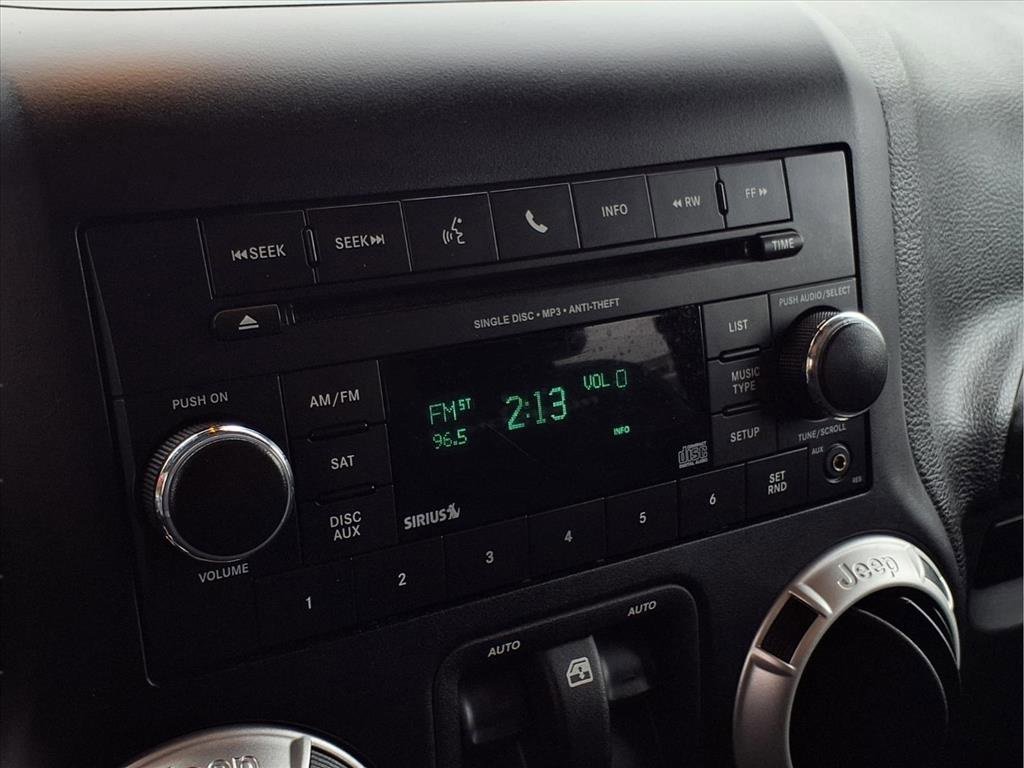 Used 2018 Jeep Wrangler Rubicon w/ Power Convenience Group image 17