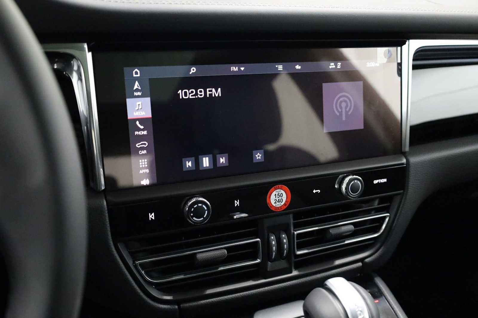 New 2026 Porsche Macan image 32