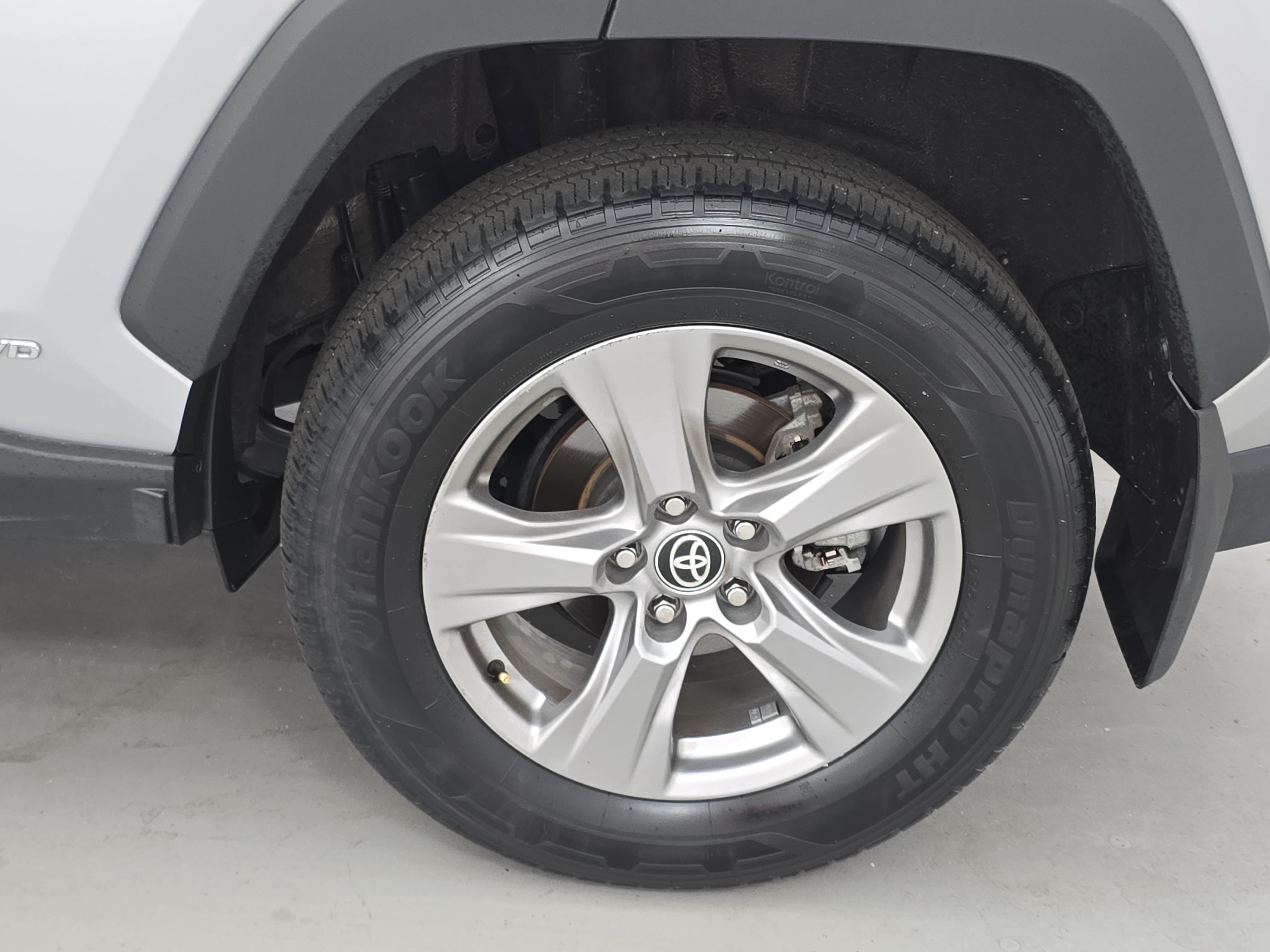Used 2024 Toyota RAV4 XLE AWD/4WD image 30