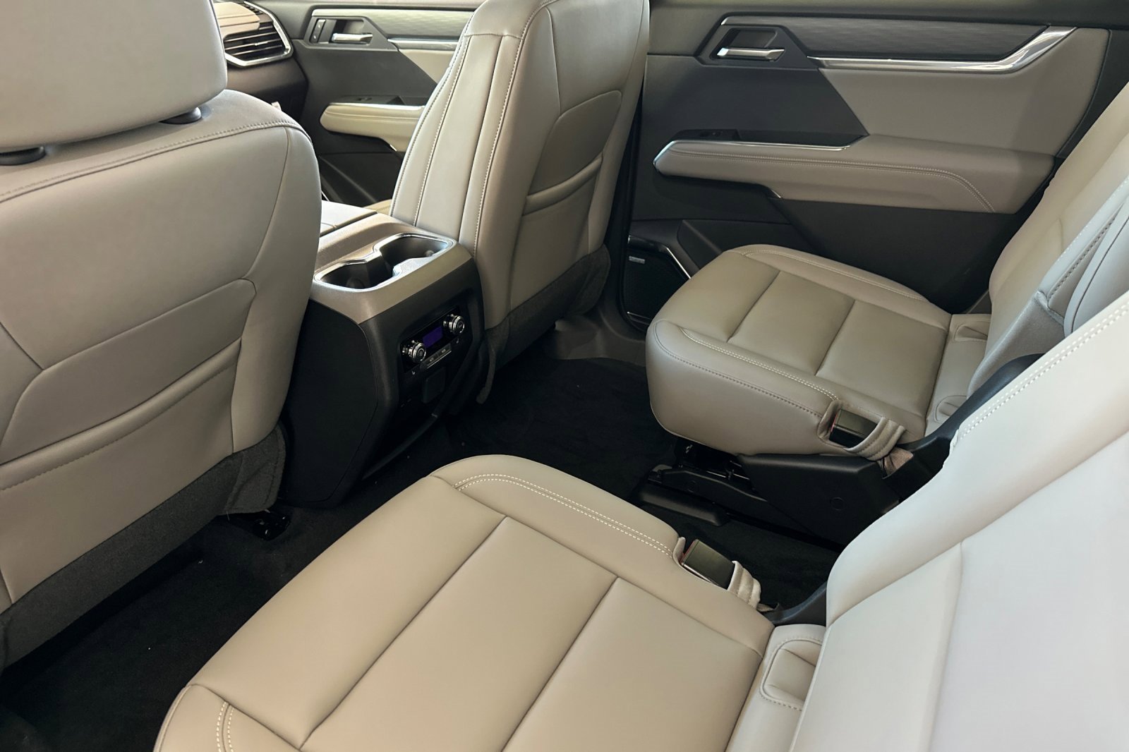 New 2025 GMC Acadia Elevation w/ Super Cruise Package image 13