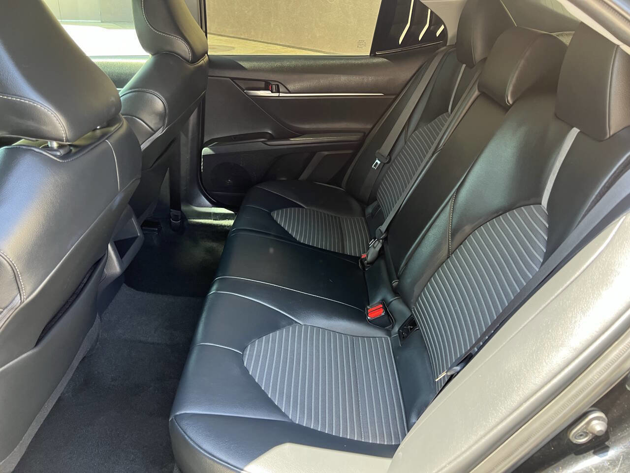 Used 2022 Toyota Camry SE image 40