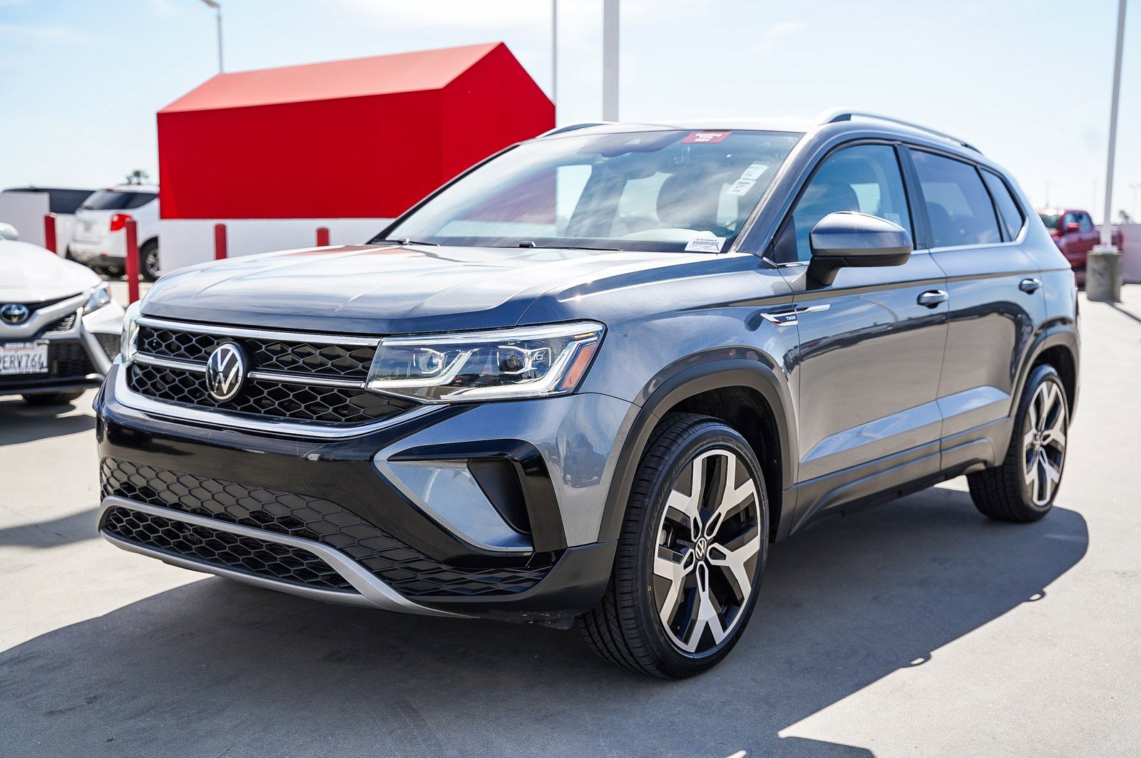 Used 2023 Volkswagen Taos SEL image 3