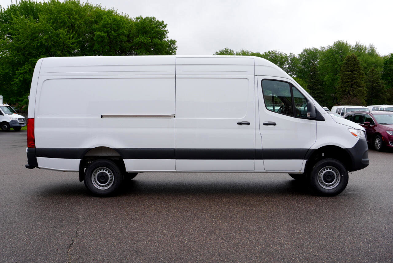 Used 2025 Mercedes-Benz Sprinter 2500 image 6