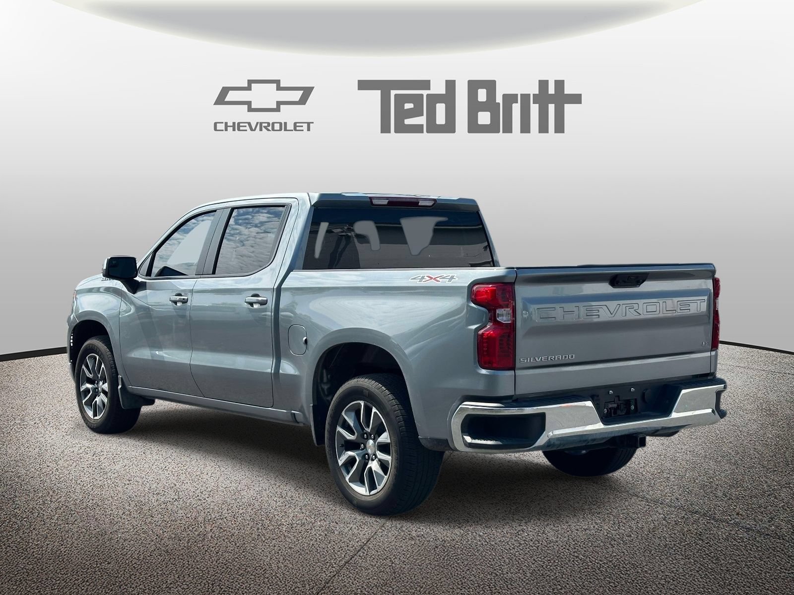 Used 2024 Chevrolet Silverado 1500 LT AWD/4WD image 6