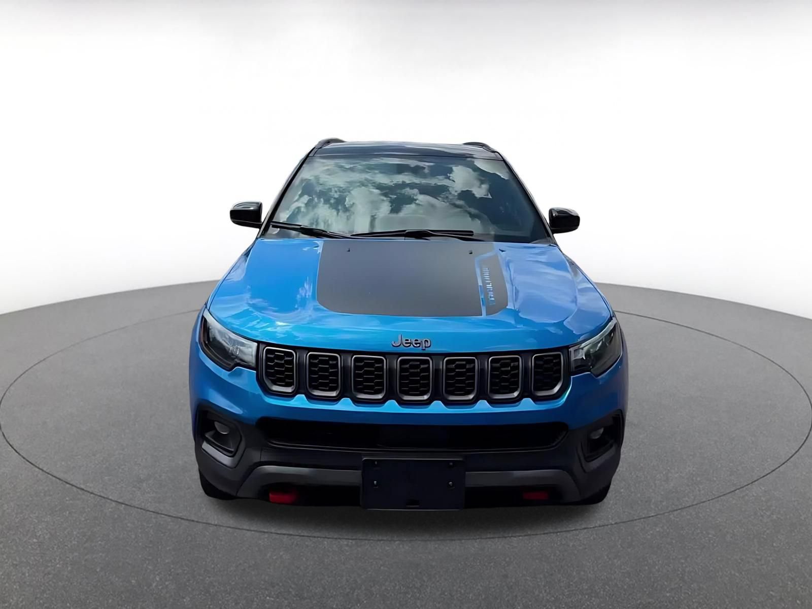 Used 2025 Jeep Compass Trailhawk AWD/4WD image 4