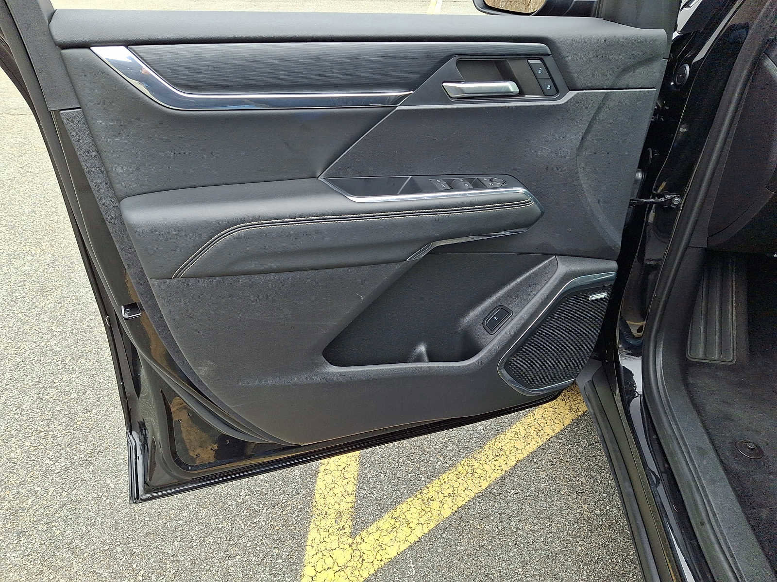 Used 2024 GMC Acadia Elevation image 13