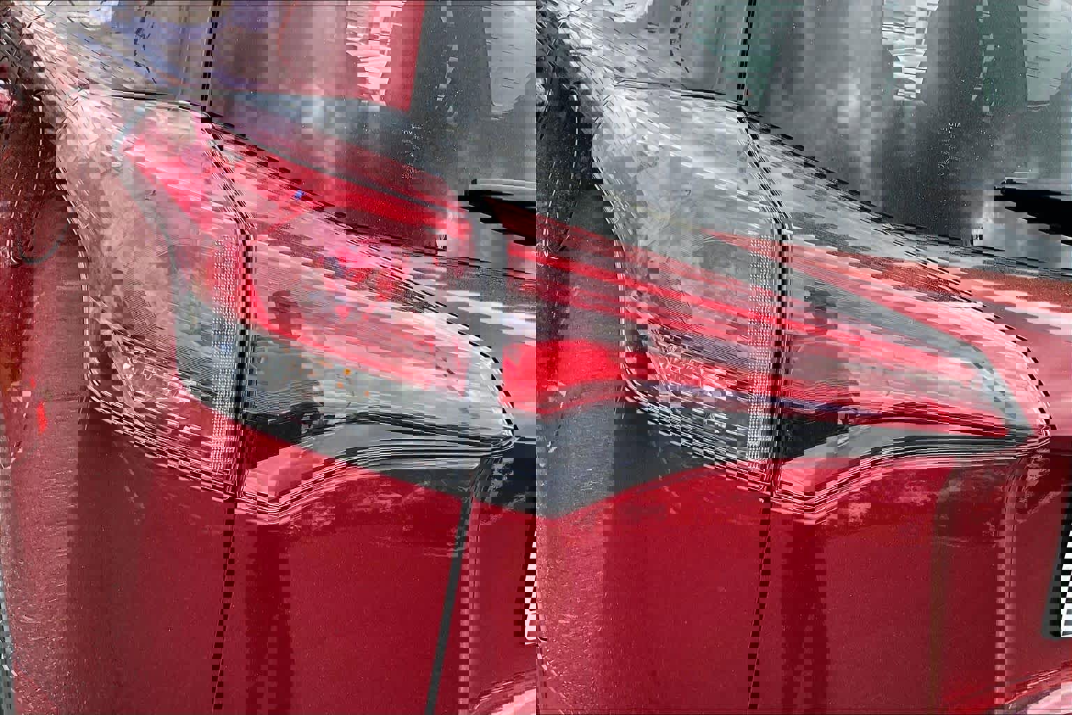 Used 2018 Toyota RAV4 LE image 28