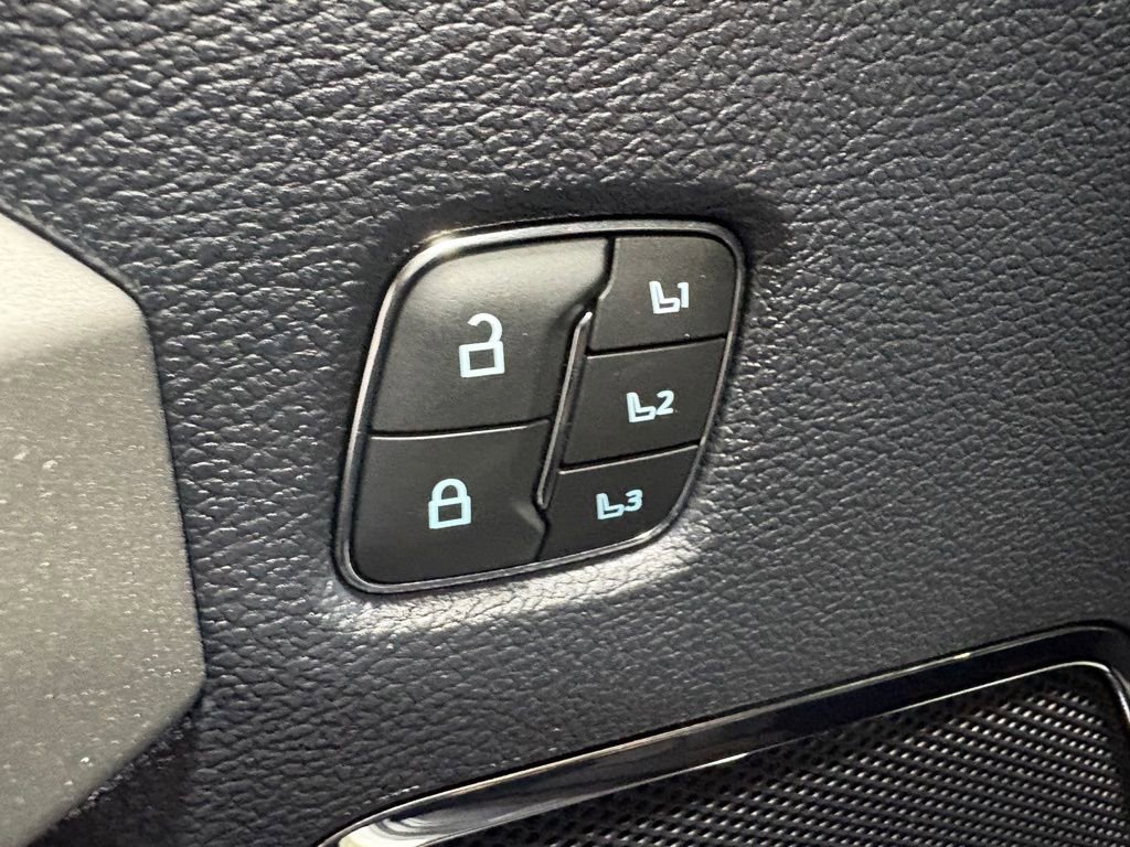 Used 2022 Ford F250 Lariat w/ Black Appearance Package image 26