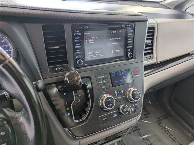 Used 2019 Toyota Sienna XLE image 12