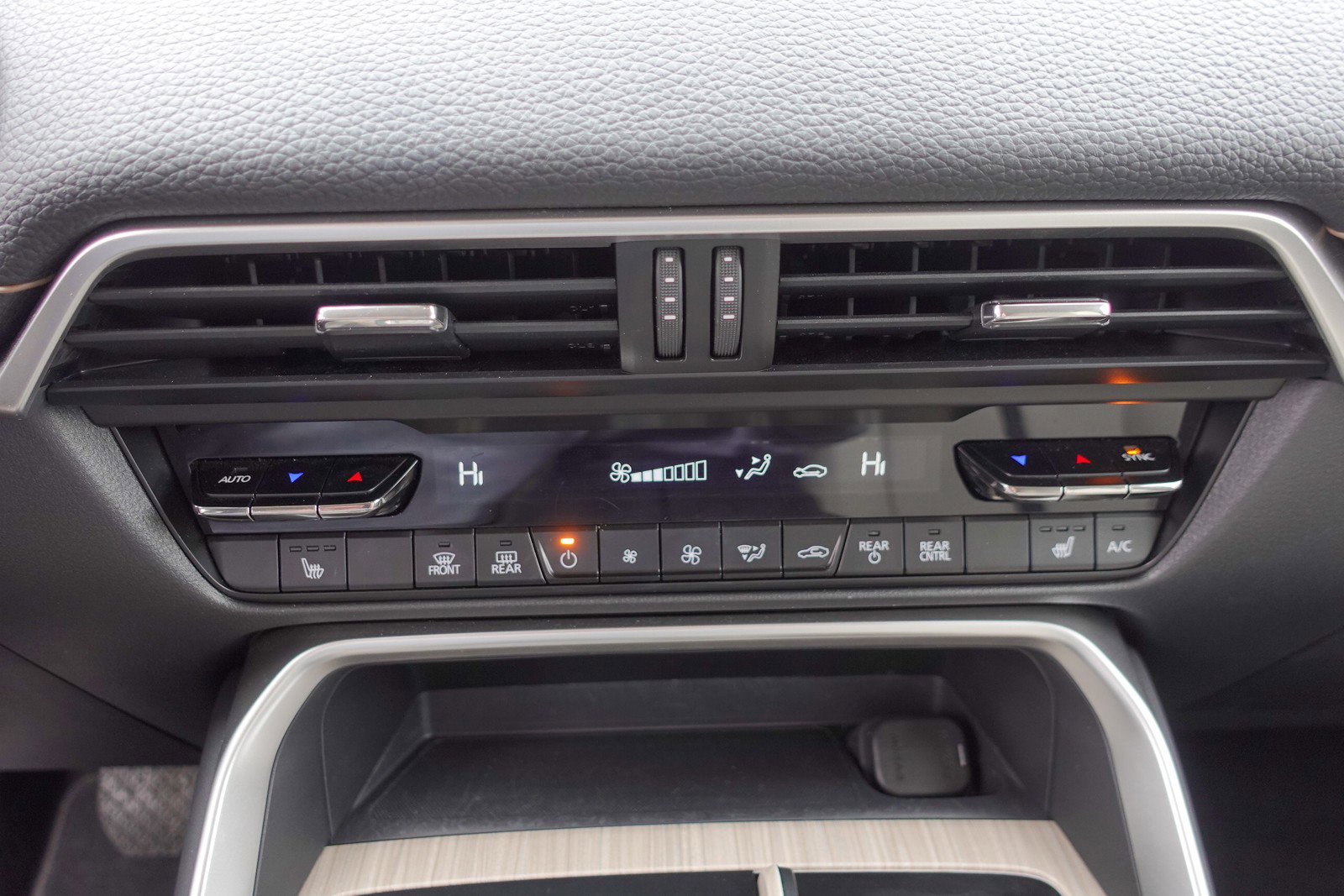 Certified 2024 MAZDA CX-90 Plug-In Hybrid w/ Preferred image 18