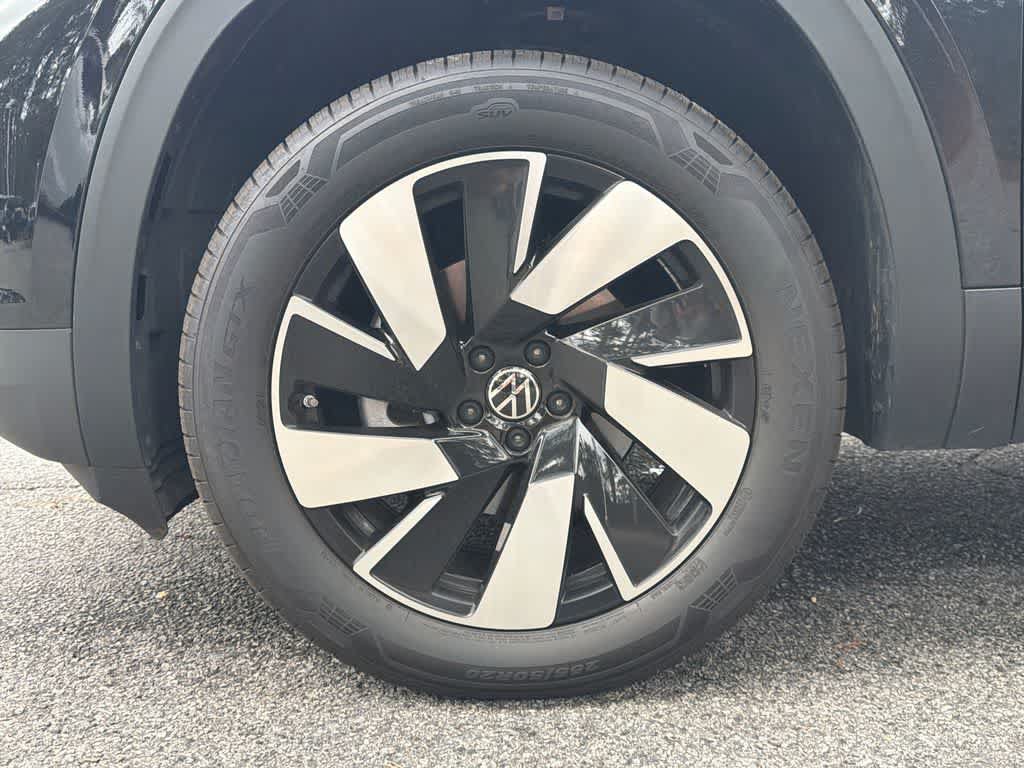 Used 2024 Volkswagen Atlas Cross Sport SE FWD image 11