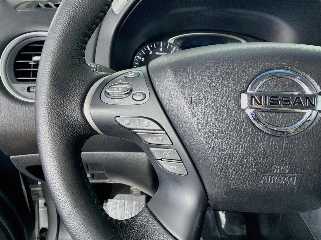 Used 2013 Nissan Pathfinder SV AWD/4WD image 43