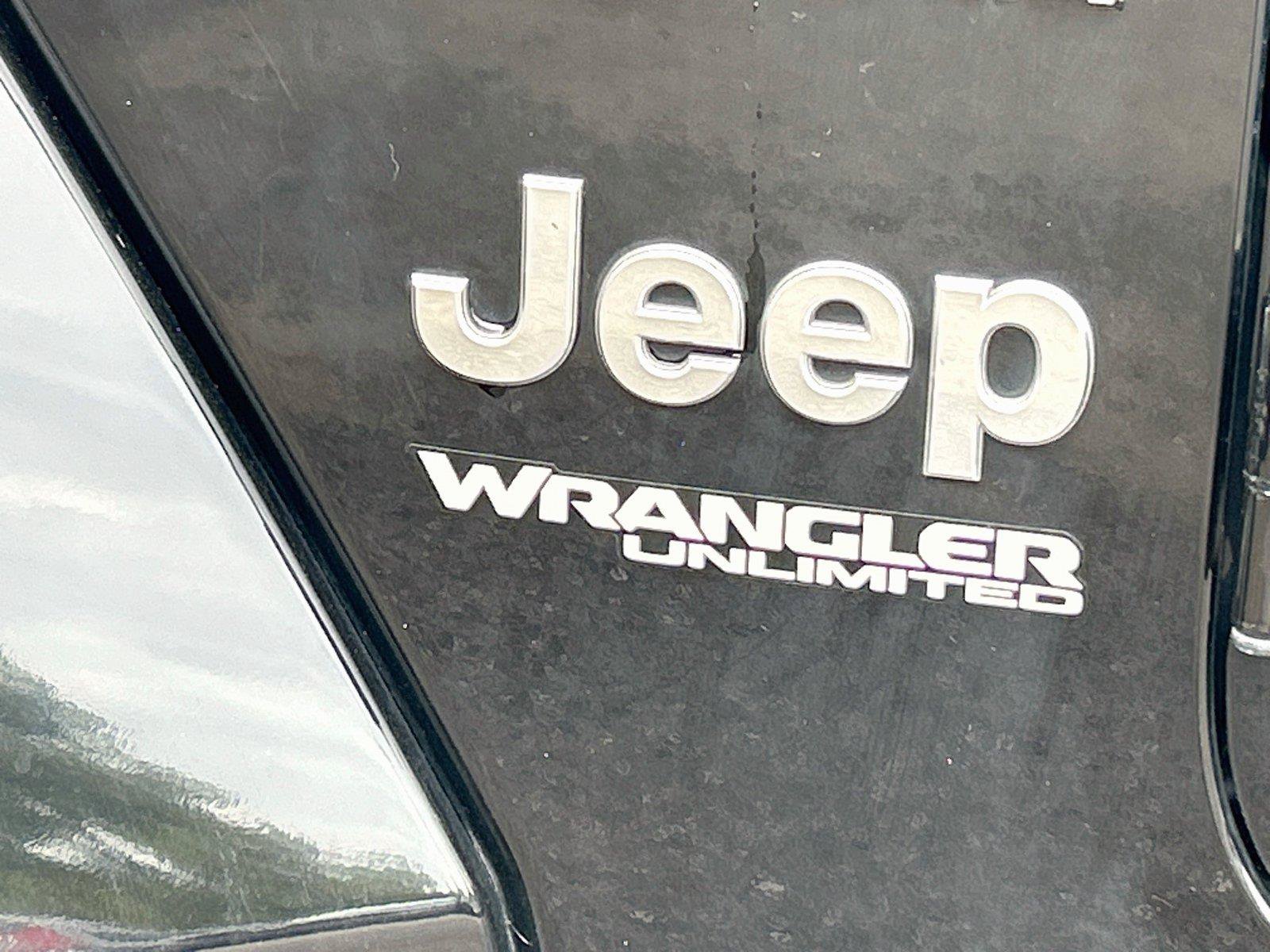 Used 2018 Jeep Wrangler Unlimited Sahara AWD/4WD image 12