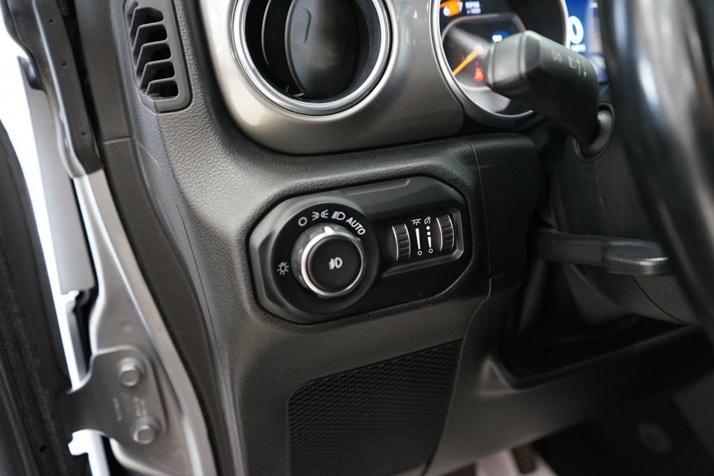 Used 2021 Jeep Wrangler Unlimited Sahara AWD/4WD image 26