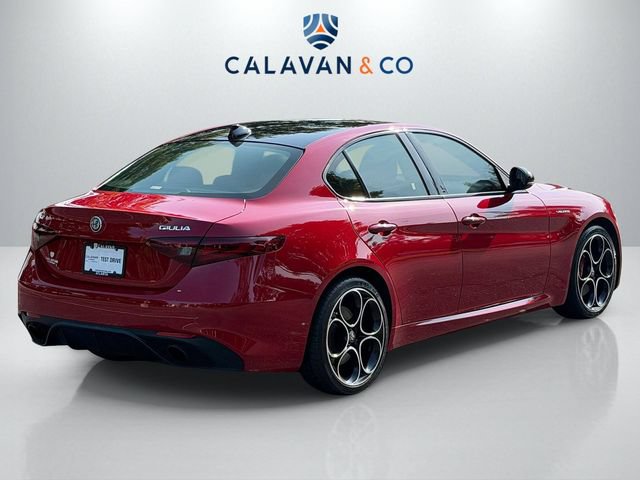 Used 2022 Alfa Romeo Giulia Veloce AWD/4WD image 7