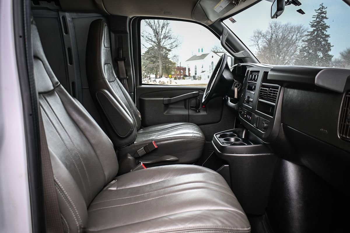 Used 2022 GMC Savana 2500 image 16