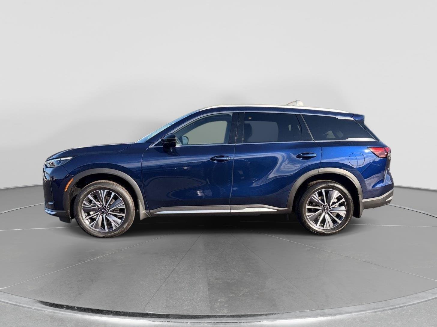 Used 2026 INFINITI QX60 Luxe w/ Cargo Package FWD image 2