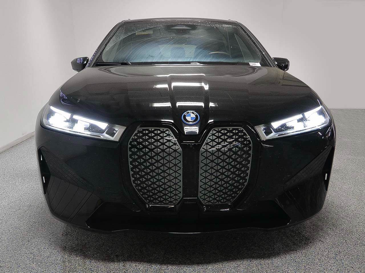 Used 2024 BMW iX M60 w/ Luxury Package AWD/4WD image 2