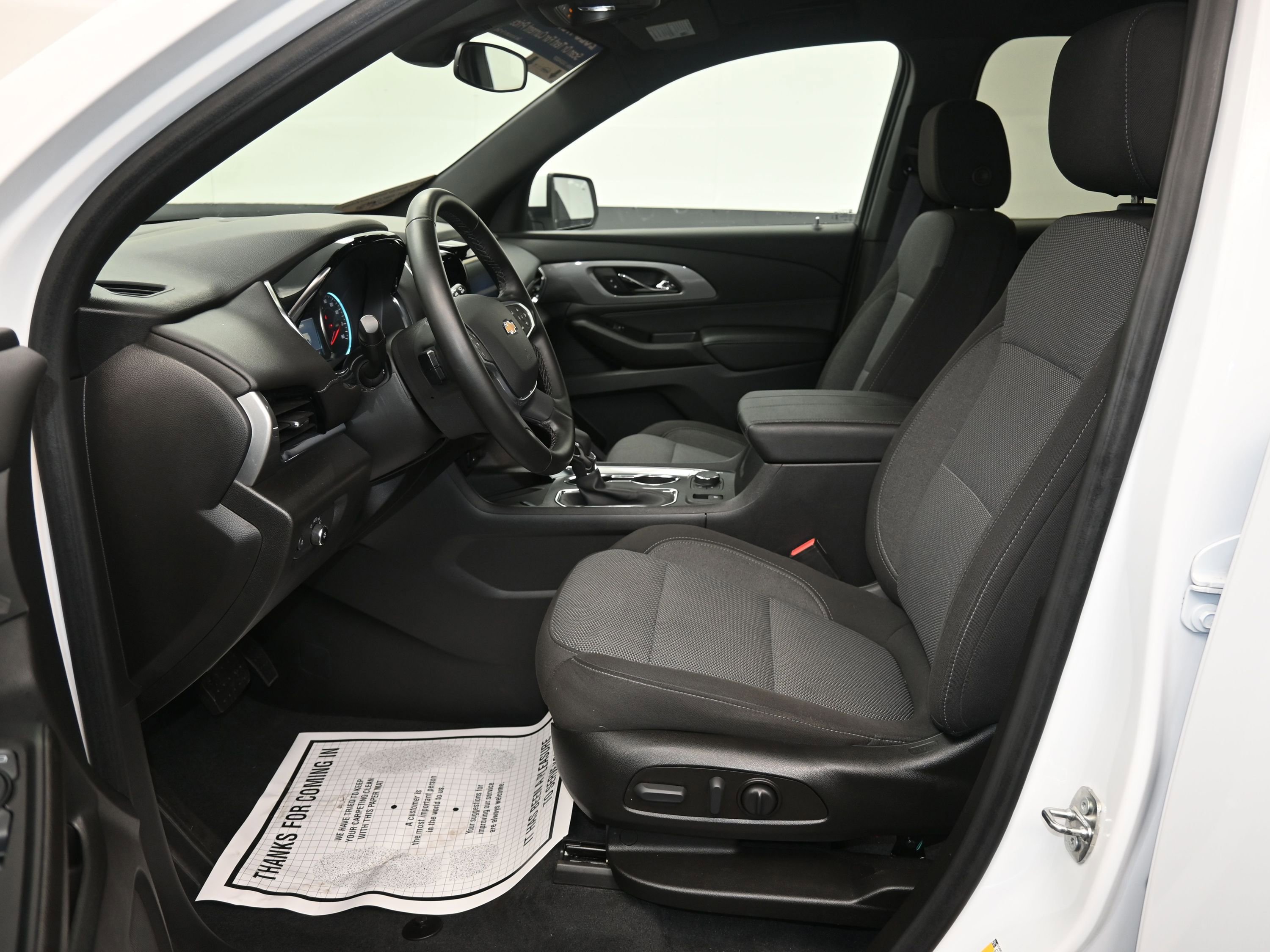 Used 2023 Chevrolet Traverse LT image 18