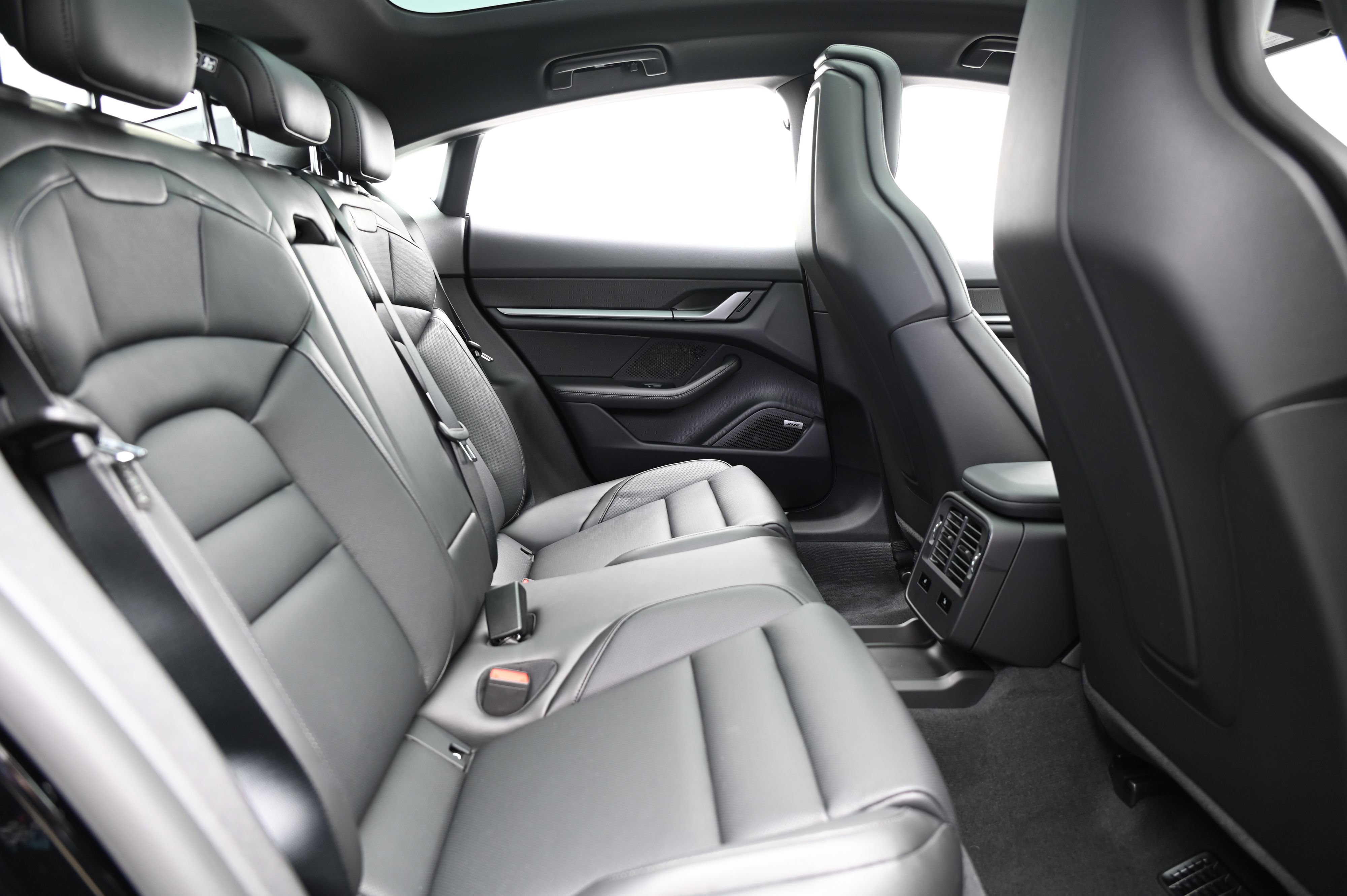 Used 2025 Porsche Taycan image 21