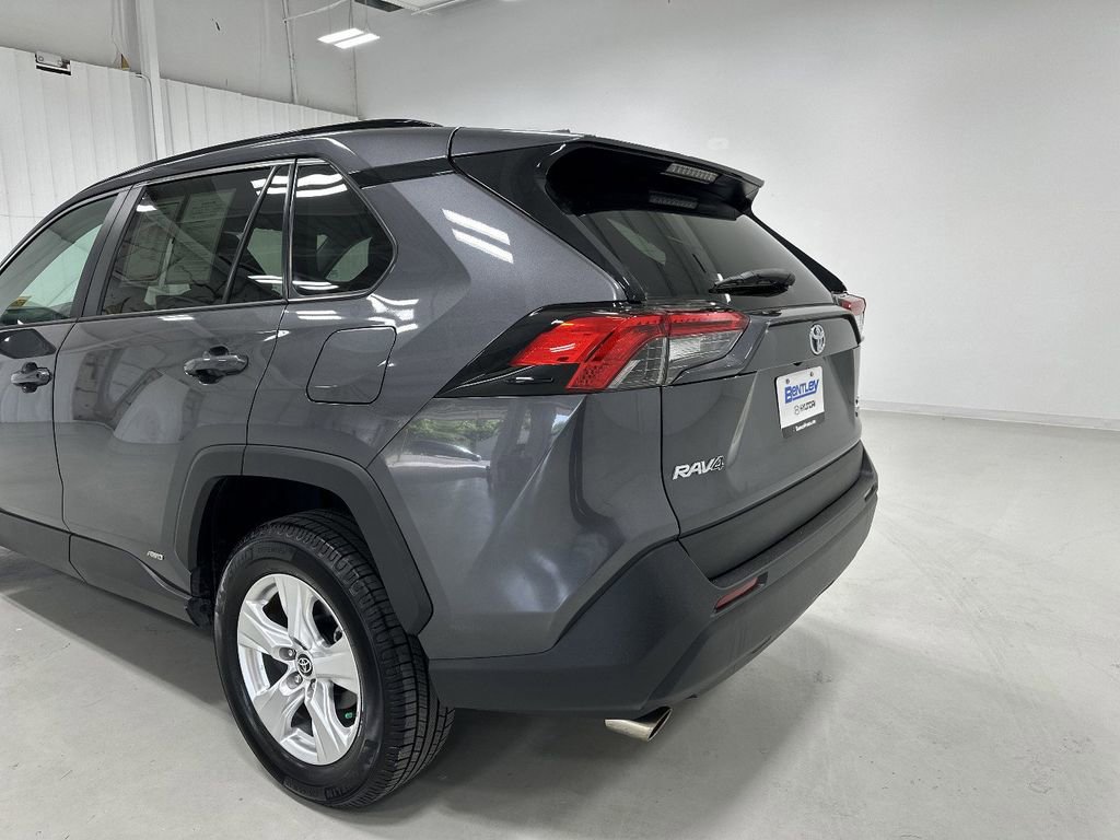 Used 2021 Toyota RAV4 XLE AWD/4WD image 14