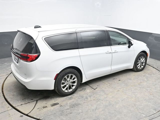 Used 2023 Chrysler Pacifica Touring-L image 26