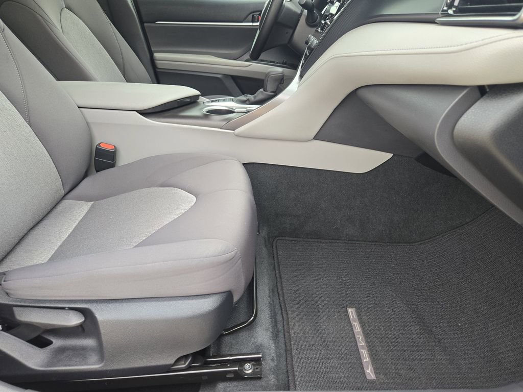 Used 2022 Toyota Camry LE FWD image 13