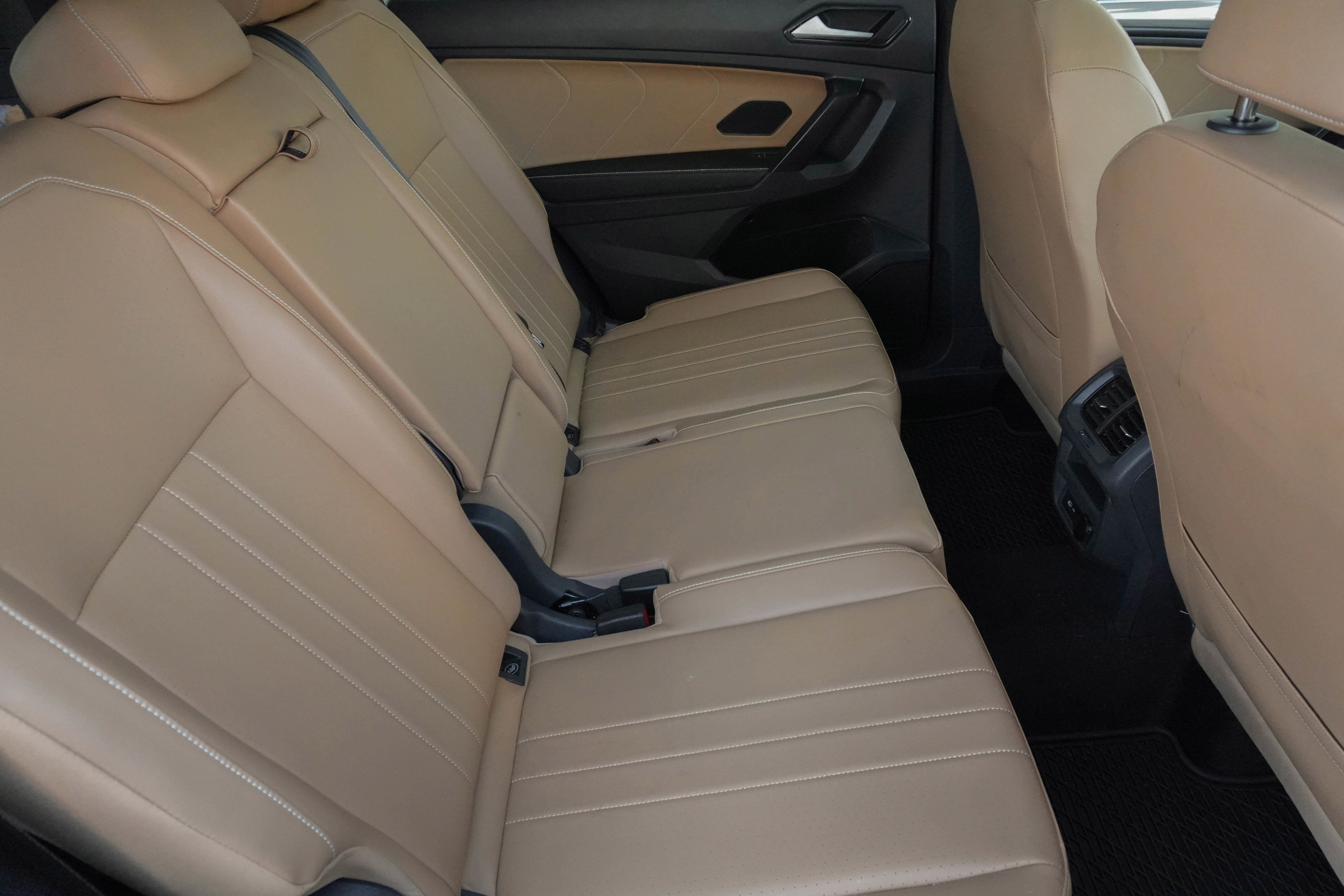 Used 2024 Volkswagen Tiguan SE R-Line image 31