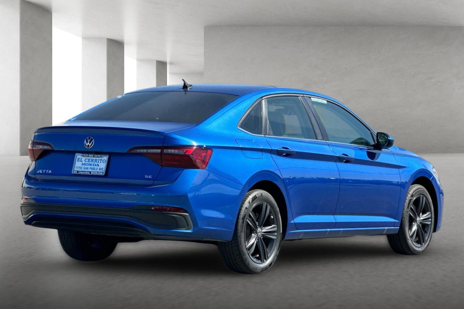 Used 2024 Volkswagen Jetta SE w/ Panoramic Sunroof Package image 4