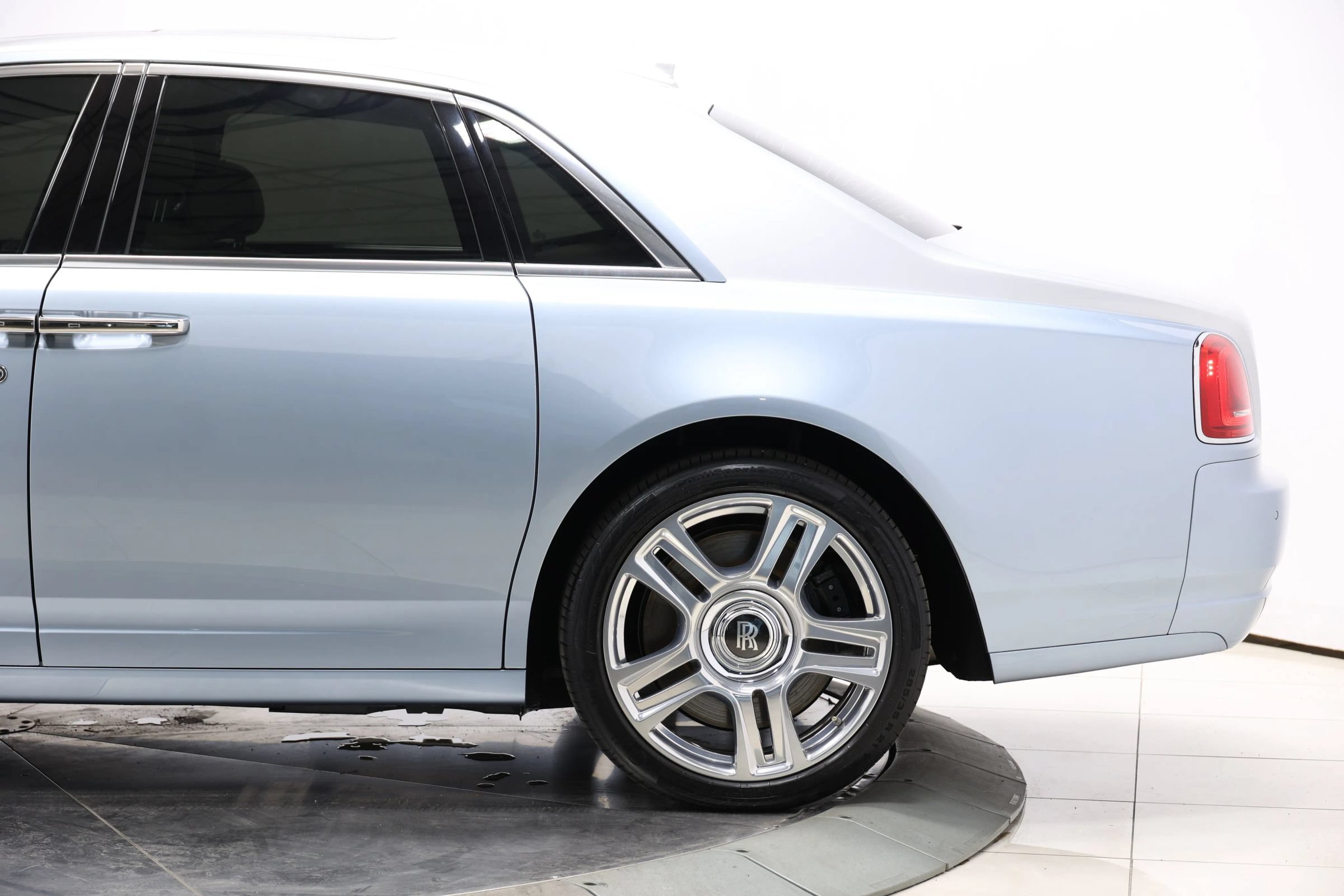 Used 2017 Rolls-Royce Ghost RWD image 9