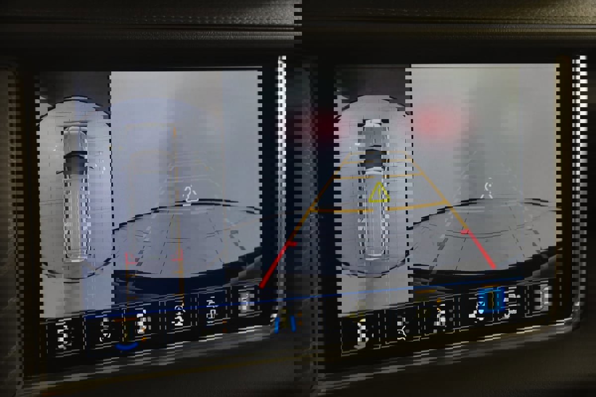 Used 2021 GMC Yukon Denali w/ Denali Premium Package image 10