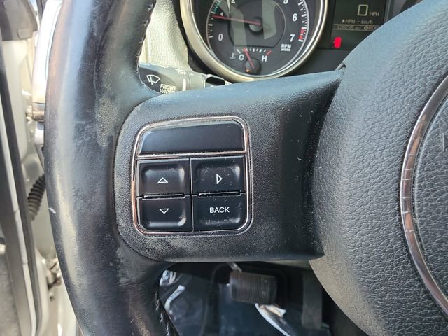 Used 2011 Jeep Grand Cherokee Laredo RWD image 19