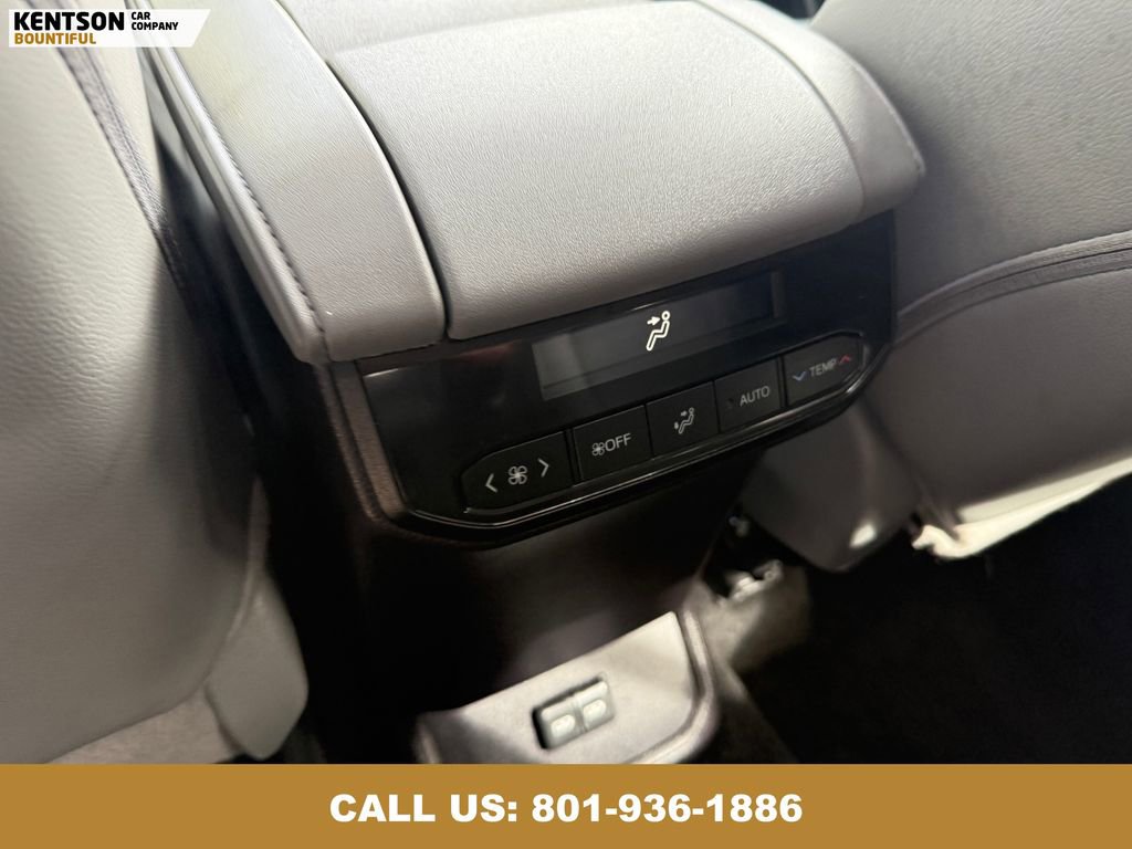 Used 2025 Toyota Highlander XLE image 38
