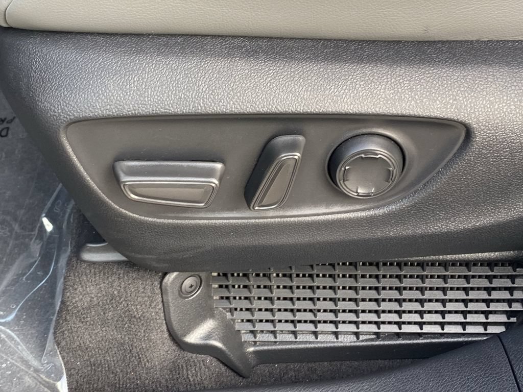 Certified 2026 Toyota Sienna XLE FWD image 25