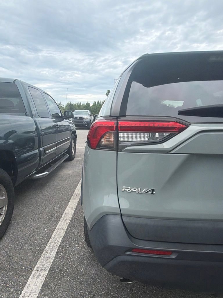 Used 2020 Toyota RAV4 XLE Premium FWD image 9