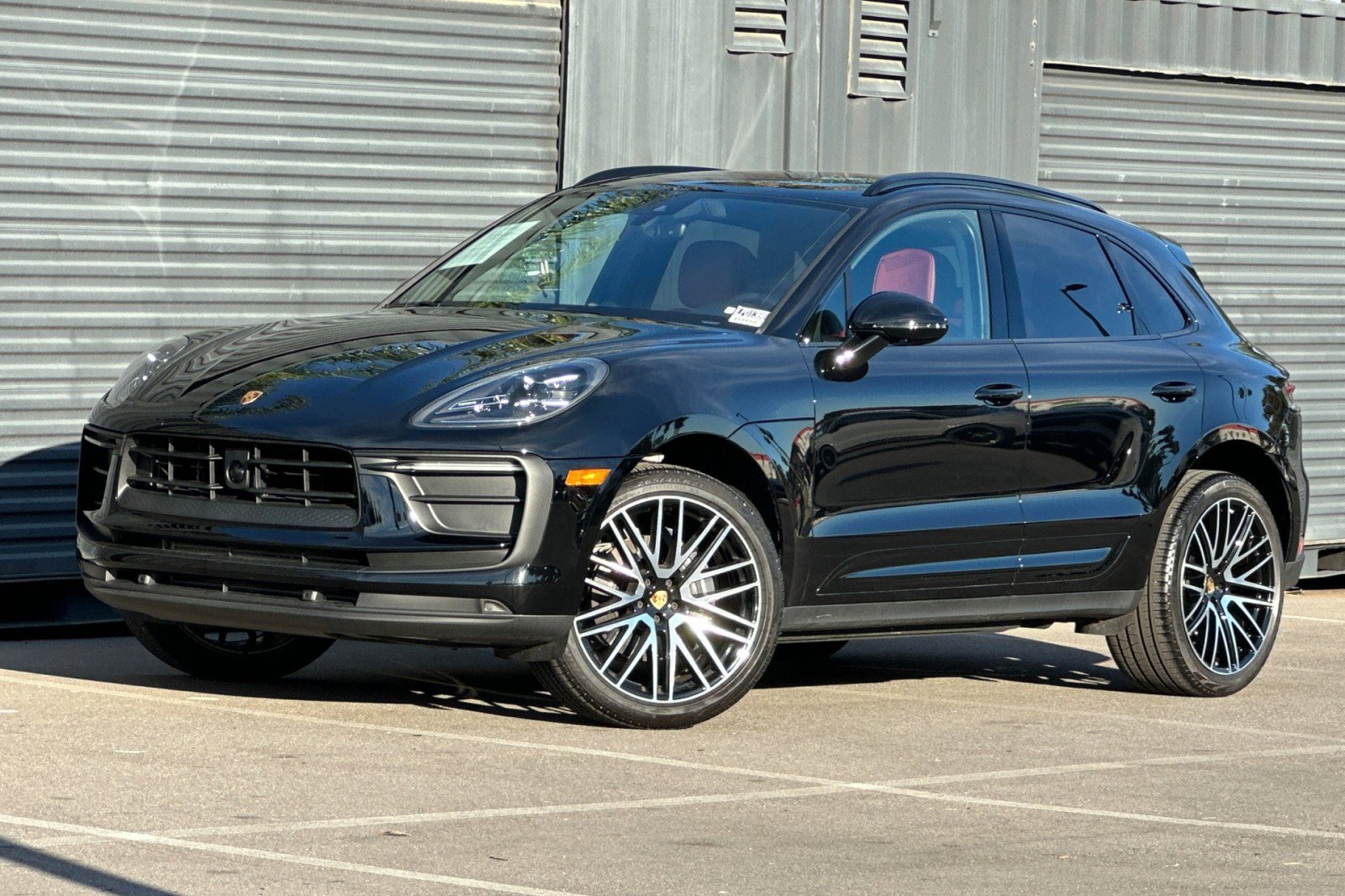 Used 2025 Porsche Macan image 1