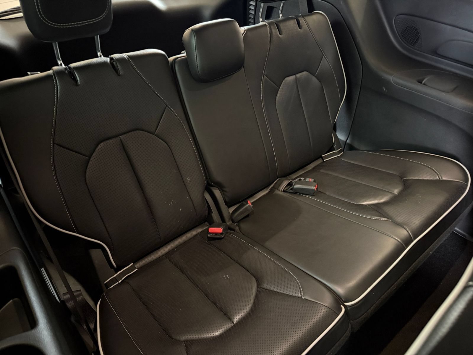 Used 2025 Chrysler Pacifica Limited FWD image 42