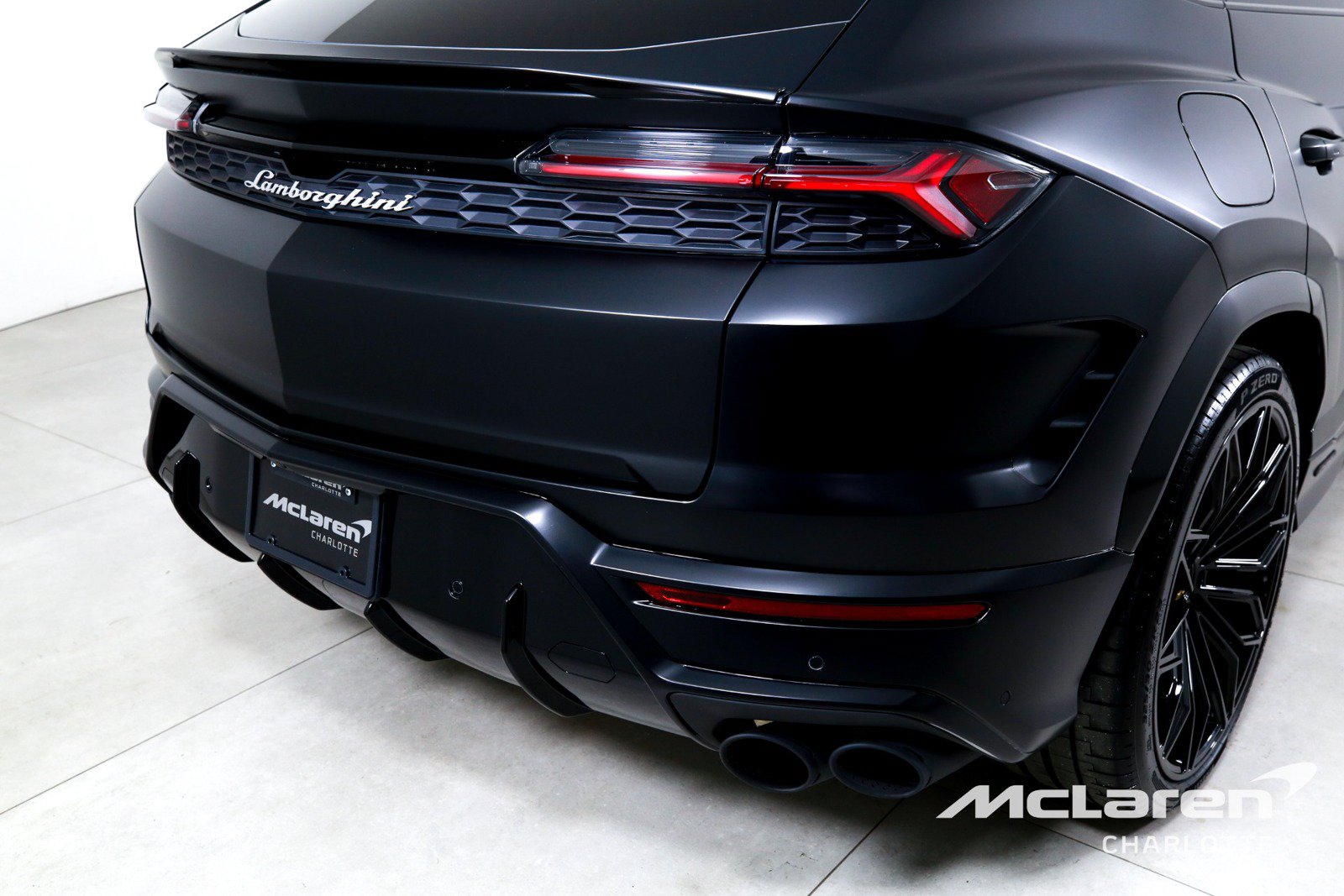 Used 2025 Lamborghini Urus SE AWD/4WD image 45
