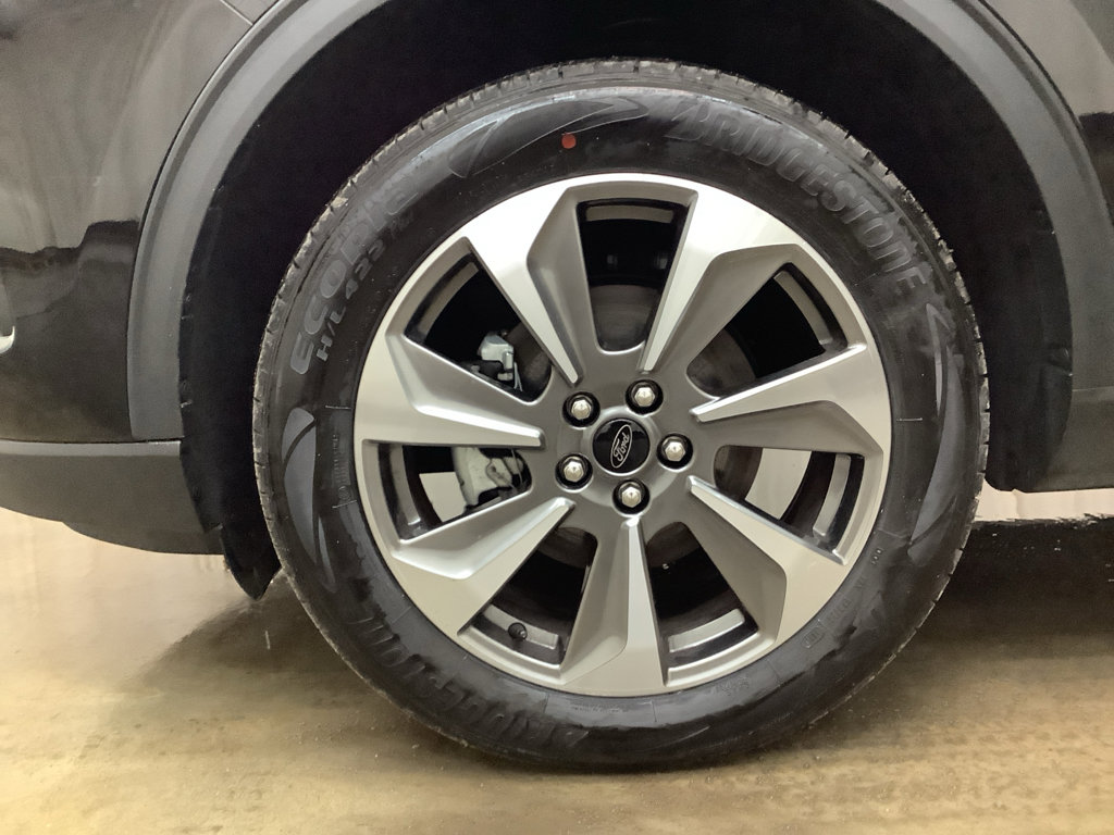 Used 2025 Ford Escape Platinum AWD/4WD image 25