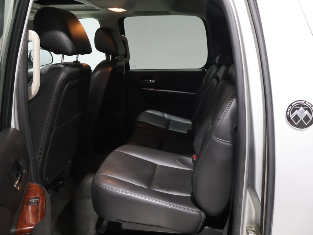 Used 2013 Chevrolet Avalanche LTZ AWD/4WD image 20