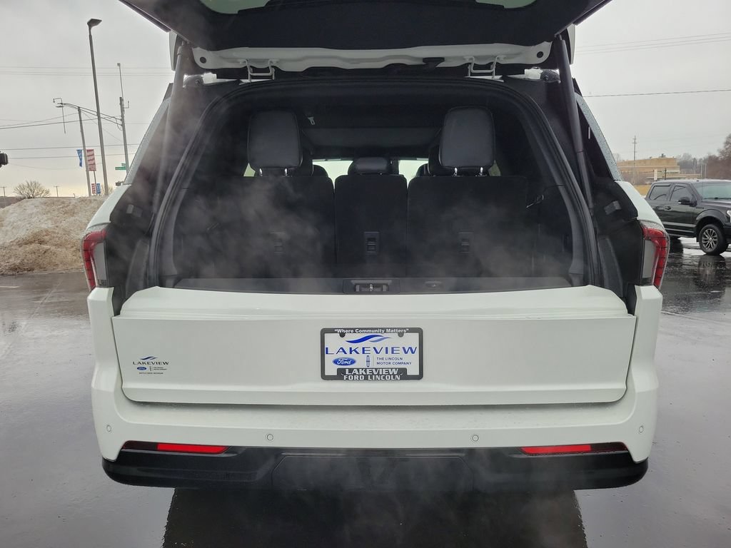 New 2026 Lincoln Navigator Reserve w/ Jet Appearance Package AWD/4WD image 27