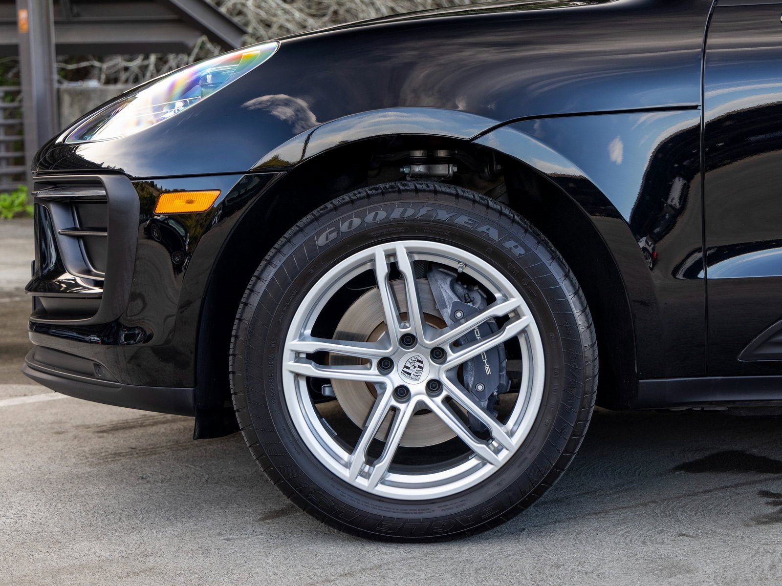 Certified 2025 Porsche Macan image 13